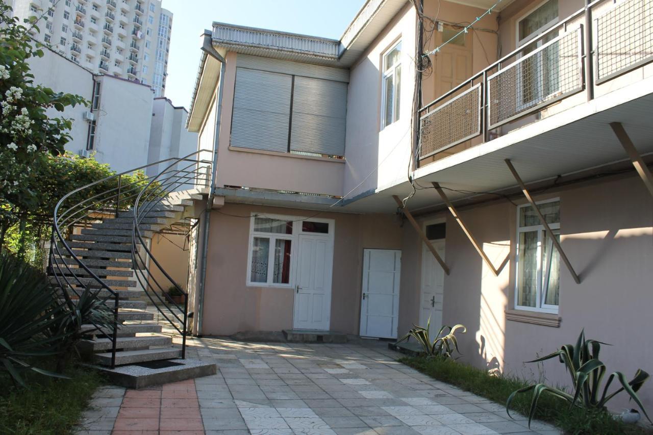 Iren Apartment Batumi Bagian luar foto